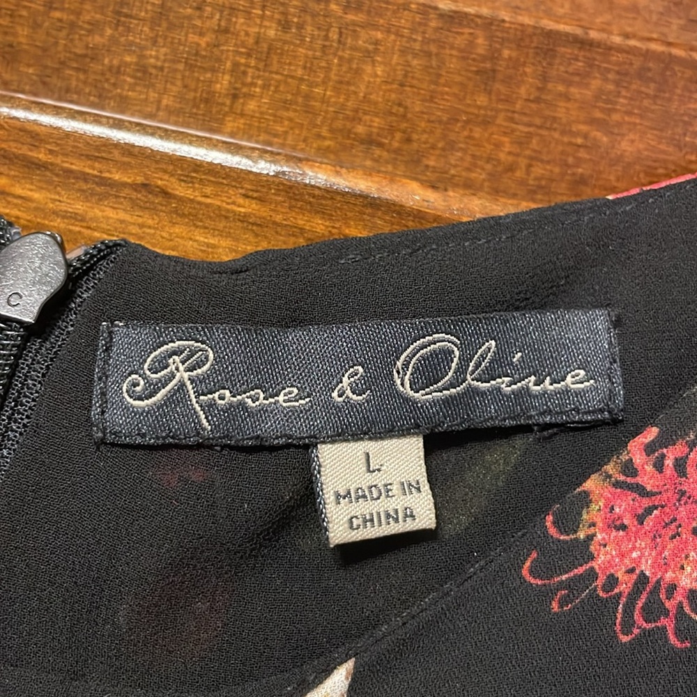 Rose & Olive Black Floral Sleeveless Blouse - Picture 3 of 5